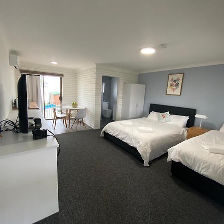 Lakeside Inn Wollongong Primbee Exterior foto
