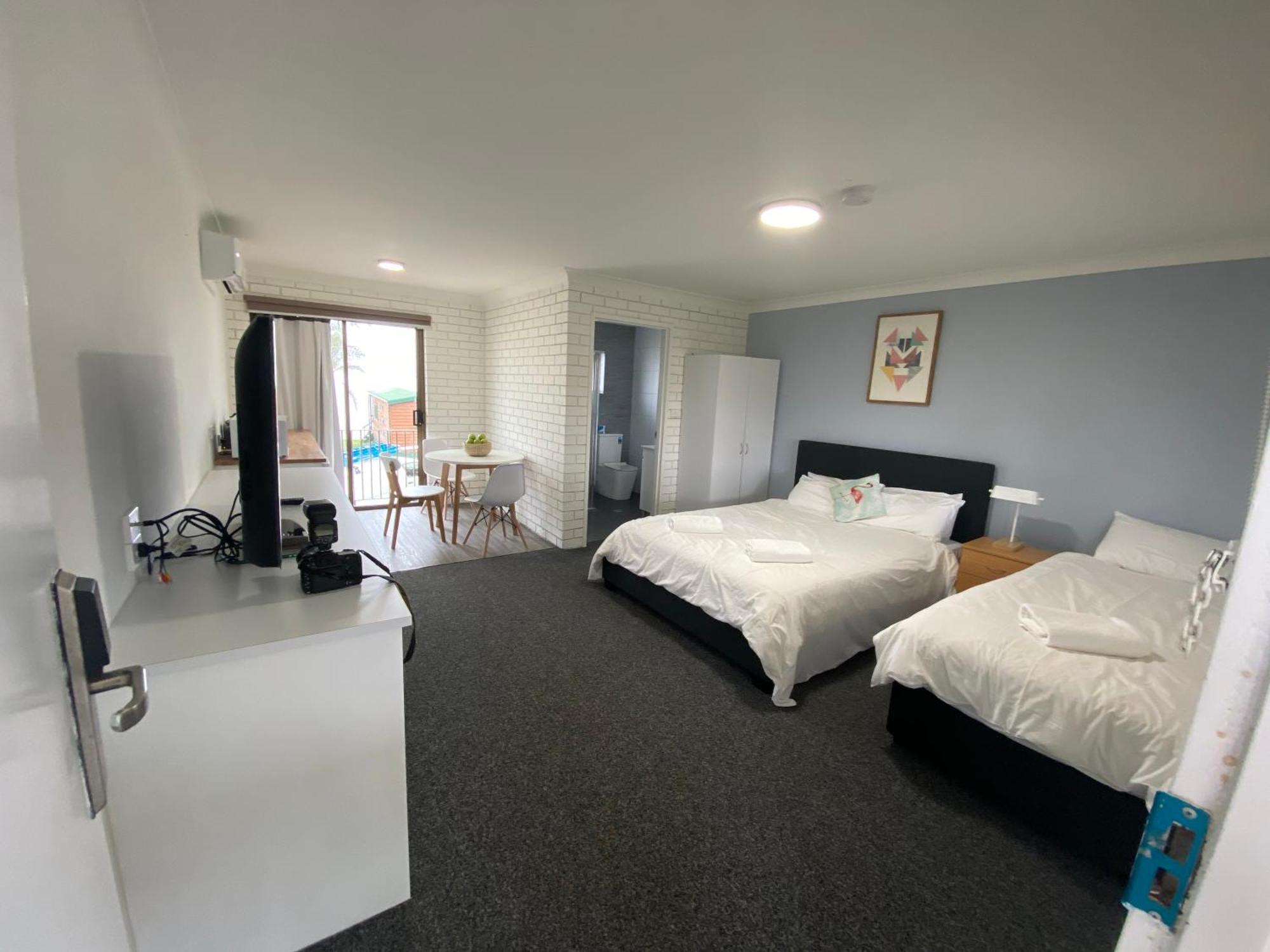 Lakeside Inn Wollongong Primbee Exterior foto